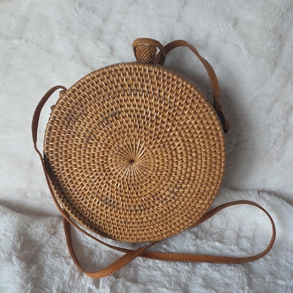Source Unknown Small Handcrafted Tan Rattan Crossbody Bag ✨️GOOD CONDITION✨️ - Picture 6 of 9